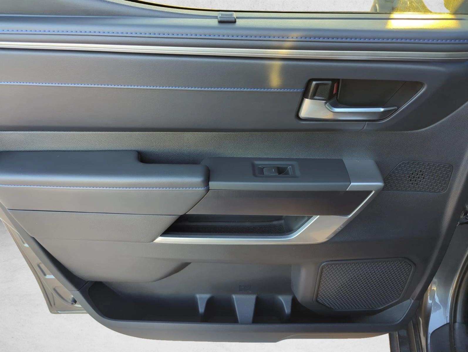 2022 Toyota Tundra 2WD 2WD Platinum CrewMax 5.5' Bed (SE)