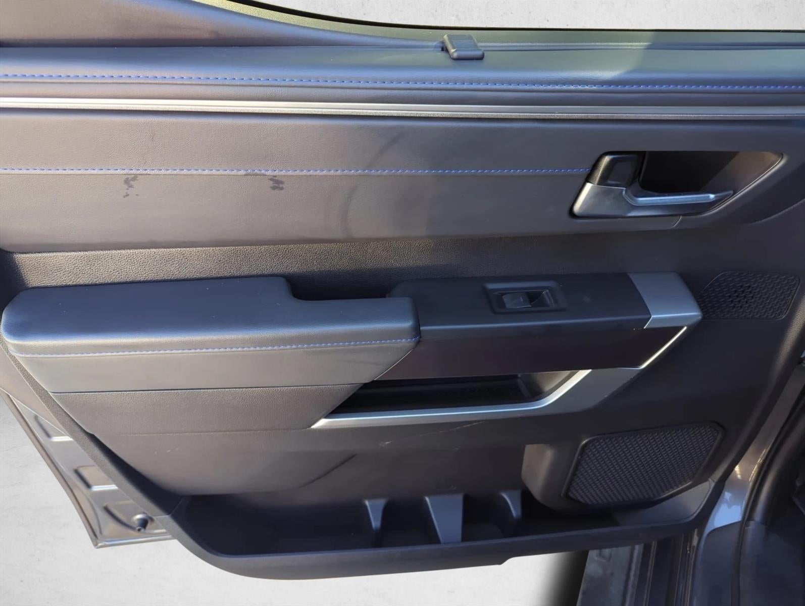 2023 Toyota Tundra 2WD 2WD Platinum CrewMax 5.5' Bed (SE)