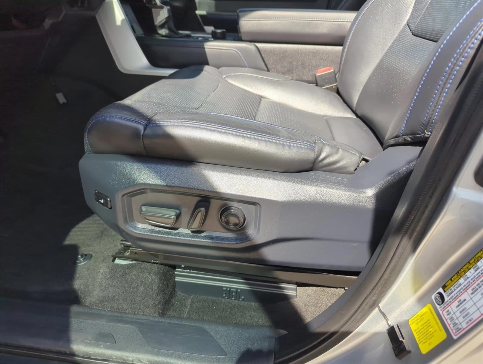 2023 Toyota Tundra 4WD 4WD Platinum CrewMax 5.5' Bed (Natl)