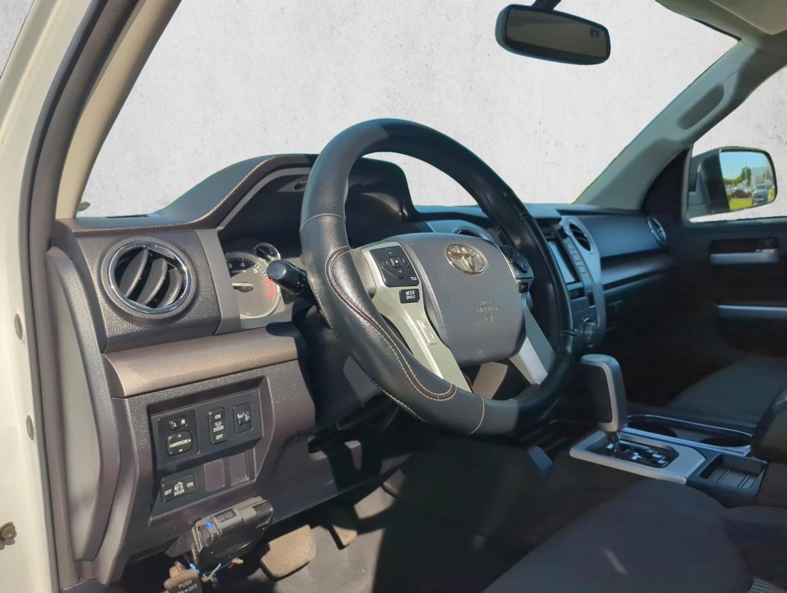 2014 Toyota Tundra 2WD Truck 2WD Double Cab Standard Bed 5.7L V8 SR5 (Natl)
