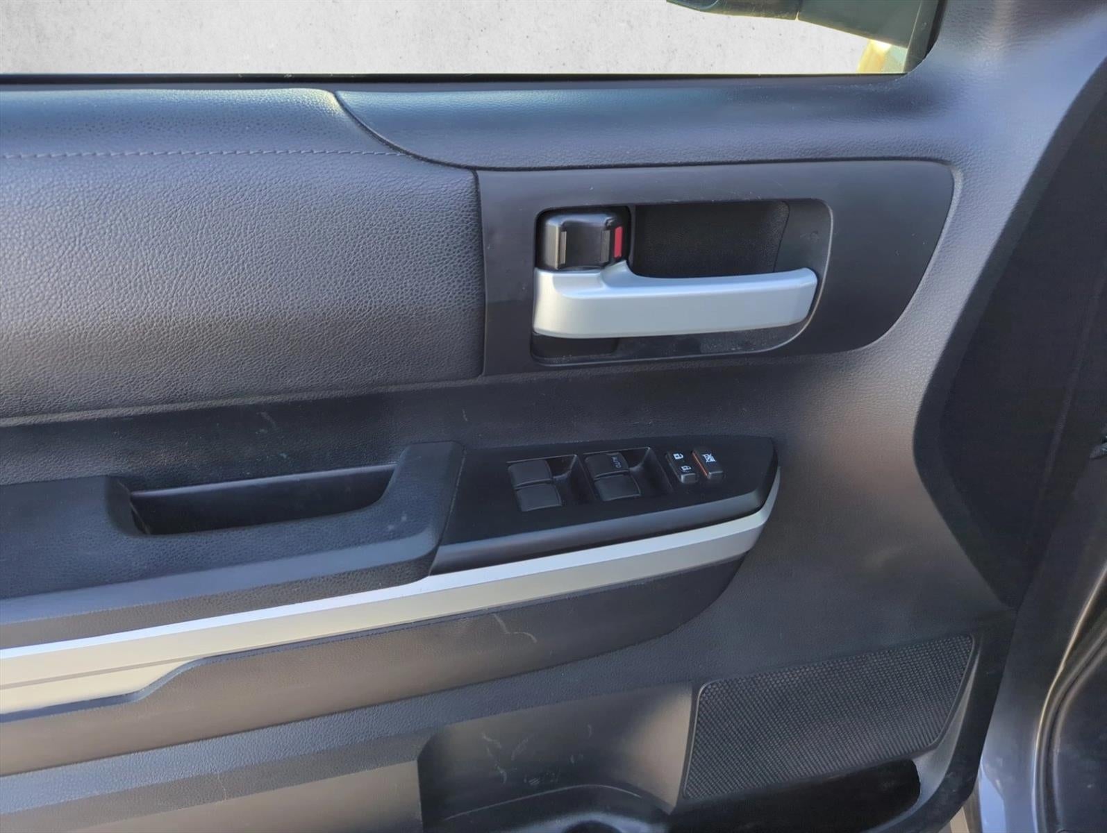 2017 Toyota Tundra 4WD 4WD SR5 Double Cab 6.5' Bed 5.7L FFV (Natl)