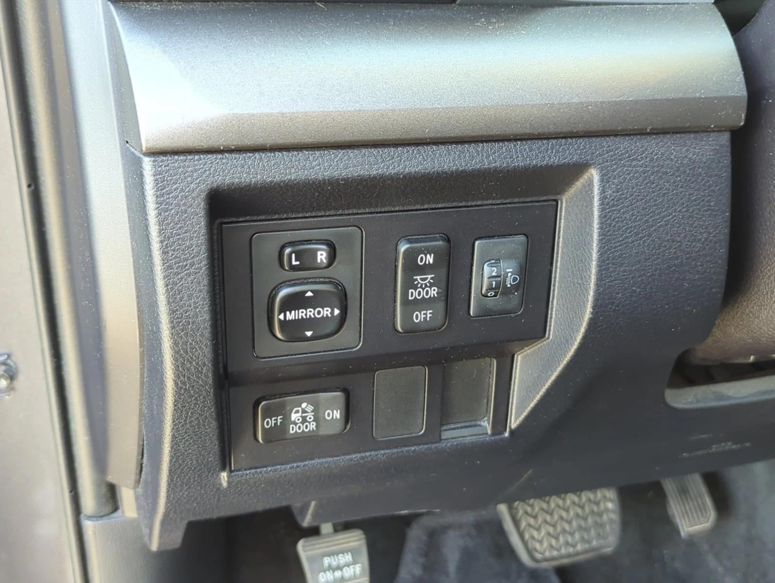 2017 Toyota Tundra 4WD 4WD SR5 Double Cab 6.5' Bed 5.7L FFV (Natl)