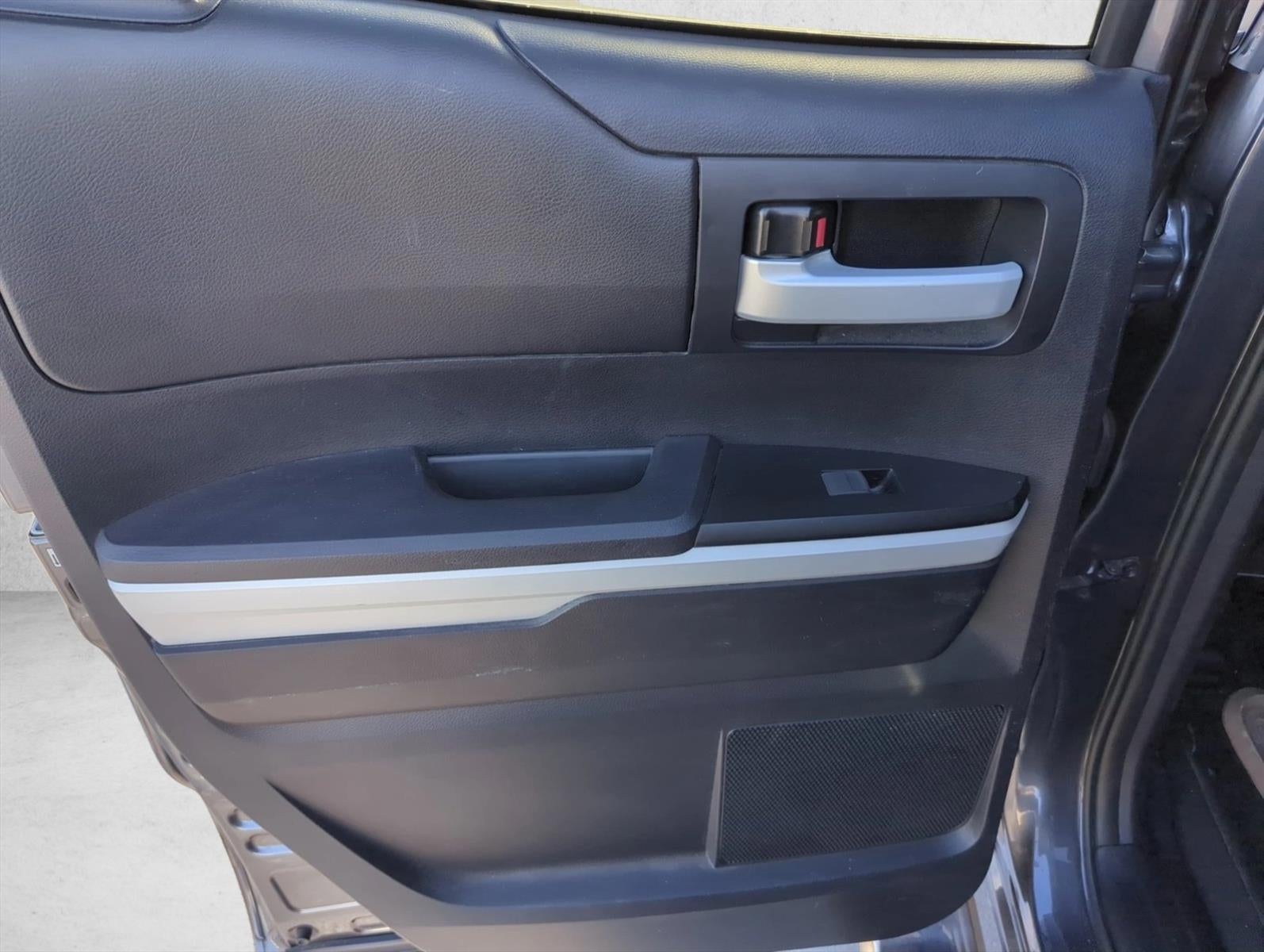 2017 Toyota Tundra 4WD 4WD SR5 Double Cab 6.5' Bed 5.7L FFV (Natl)