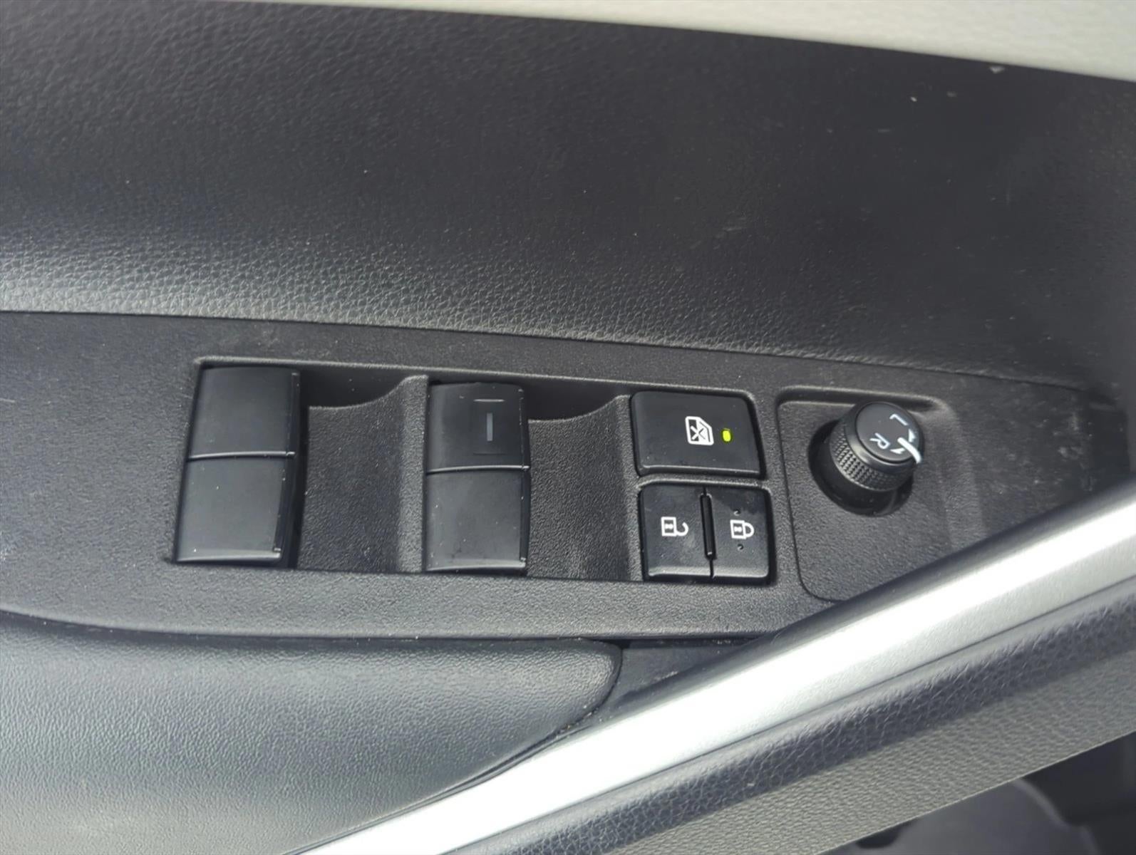 2025 Toyota Corolla Cross L 2WD (Natl)