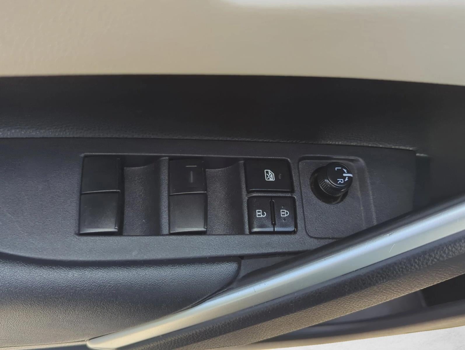 2024 Toyota Corolla Cross L 2WD (Natl)