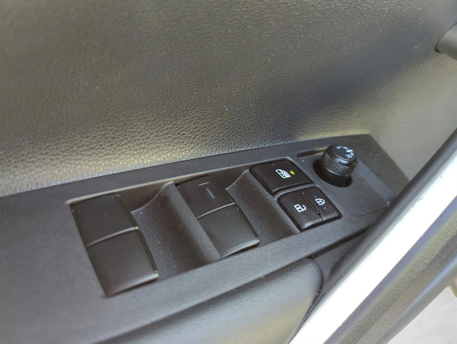 2025 Toyota Corolla Cross L 2WD (Natl)