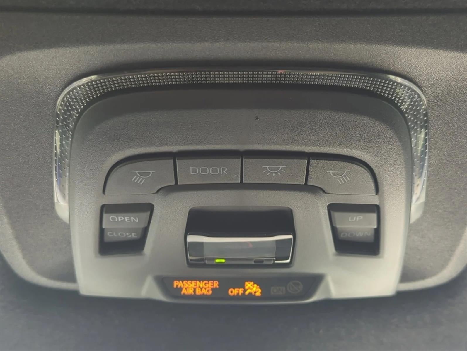 2025 Toyota Corolla Cross Hybrid XSE 4WD (Natl)