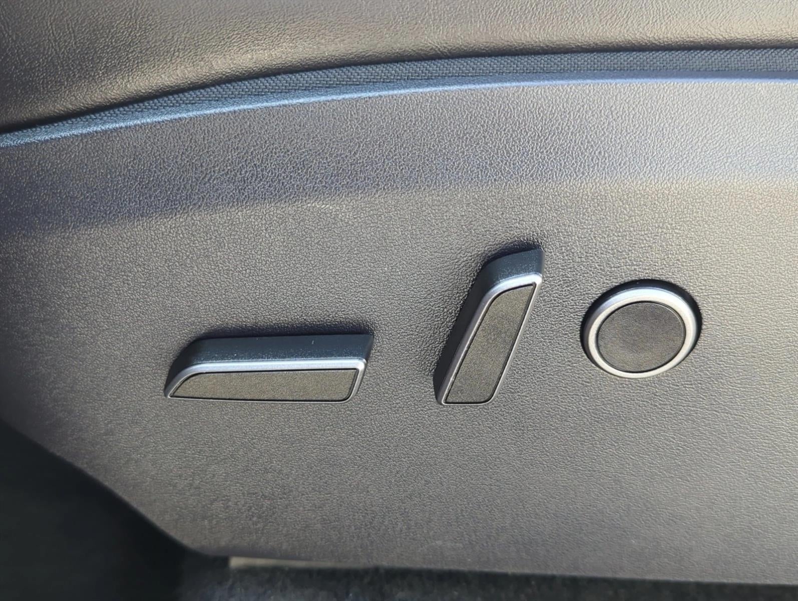 2025 Tesla Model Y Long Range AWD *Ltd Avail*