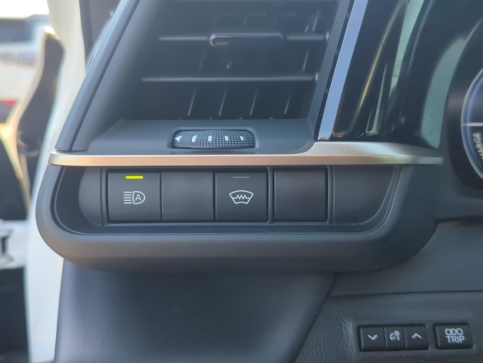 2024 Toyota Crown XLE AWD (Natl)