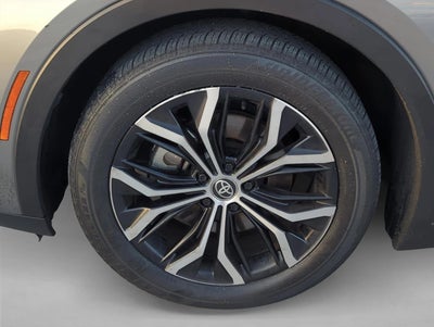 2023 Toyota Crown XLE AWD (Natl)