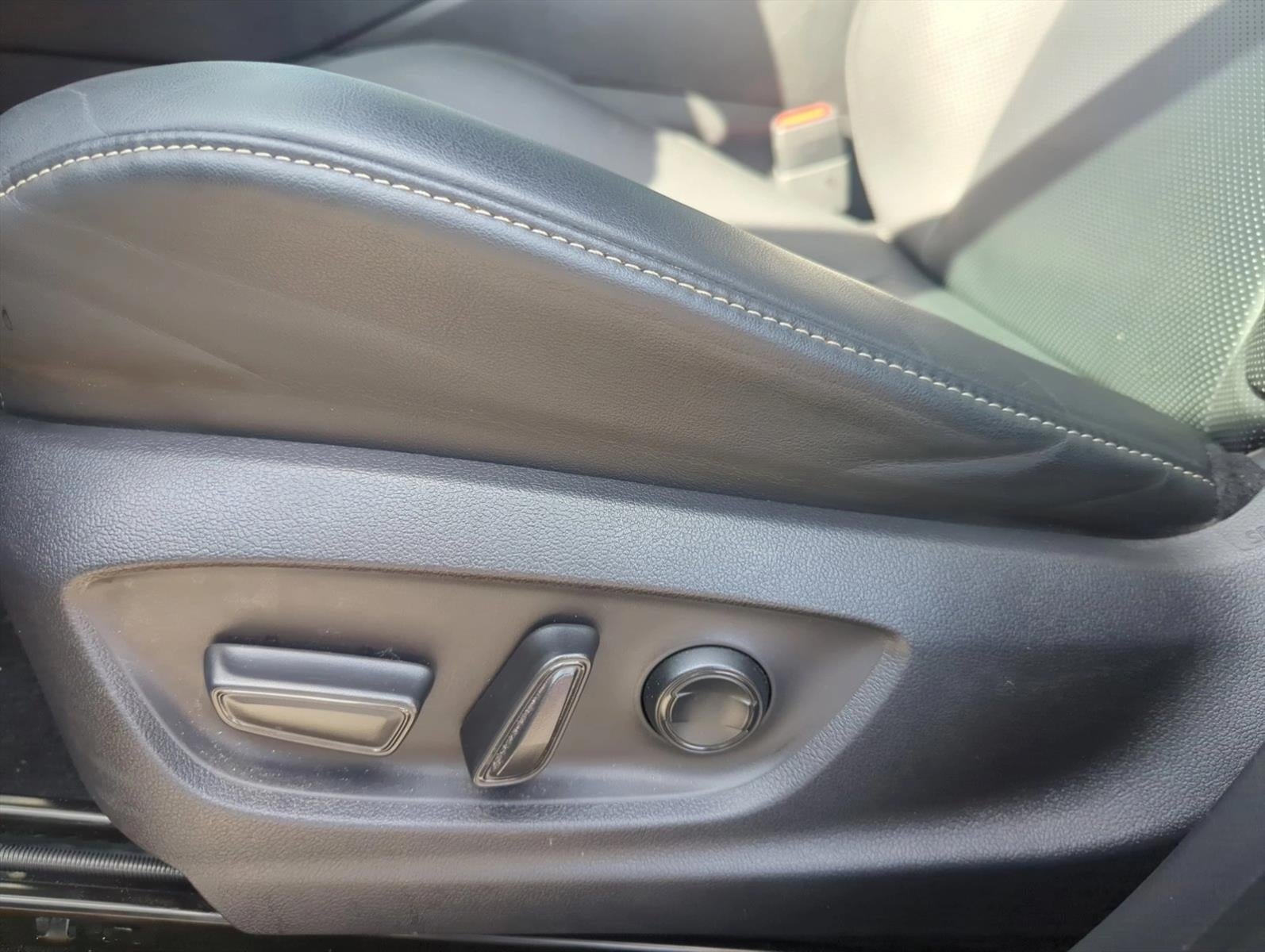 2025 Toyota Crown Signia Limited AWD (Natl)