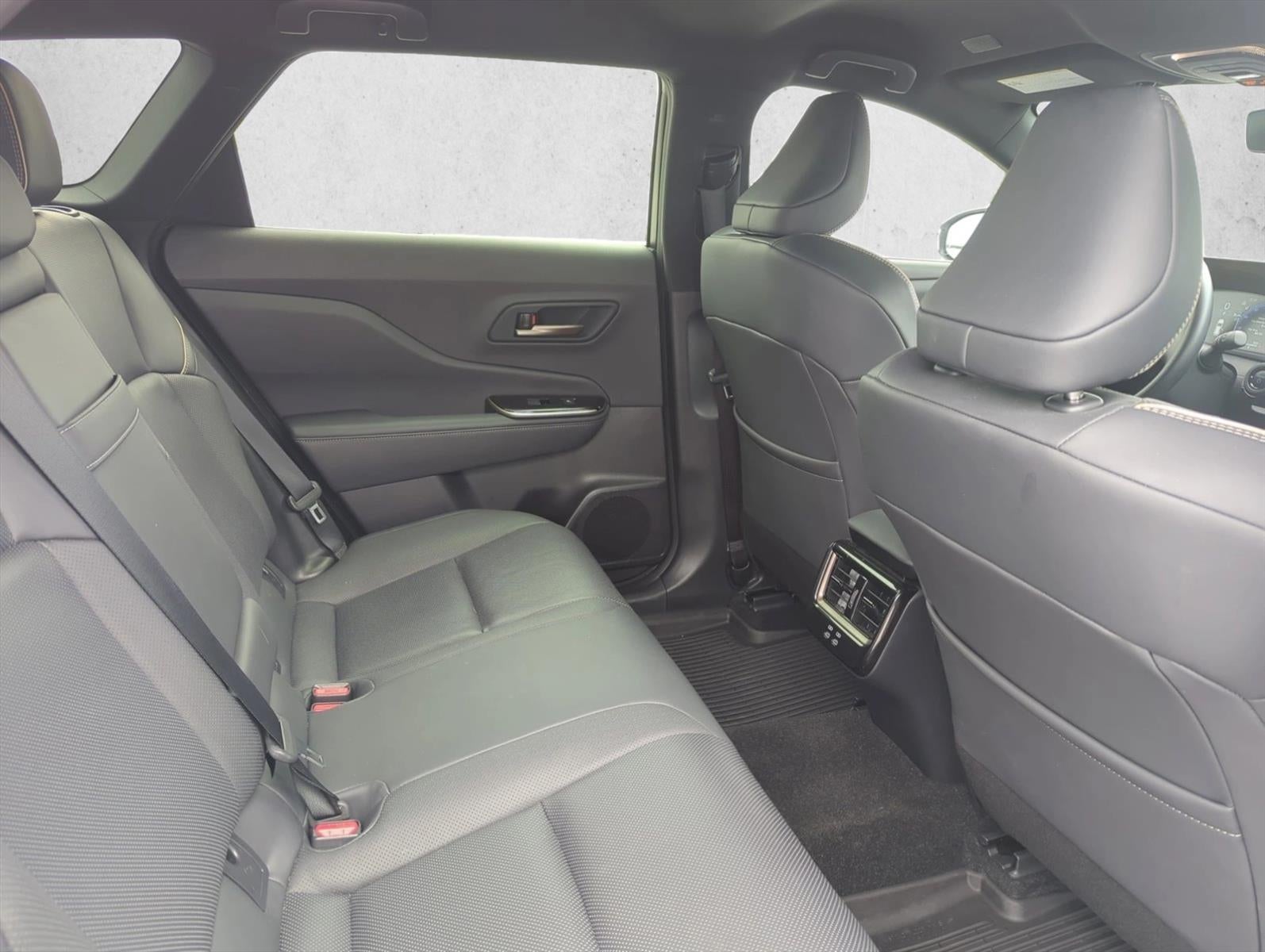 2025 Toyota Crown Signia XLE AWD (Natl)