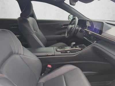 2025 Toyota Crown Signia XLE AWD (Natl)