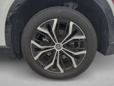 2025 Toyota Crown Signia XLE AWD (Natl)