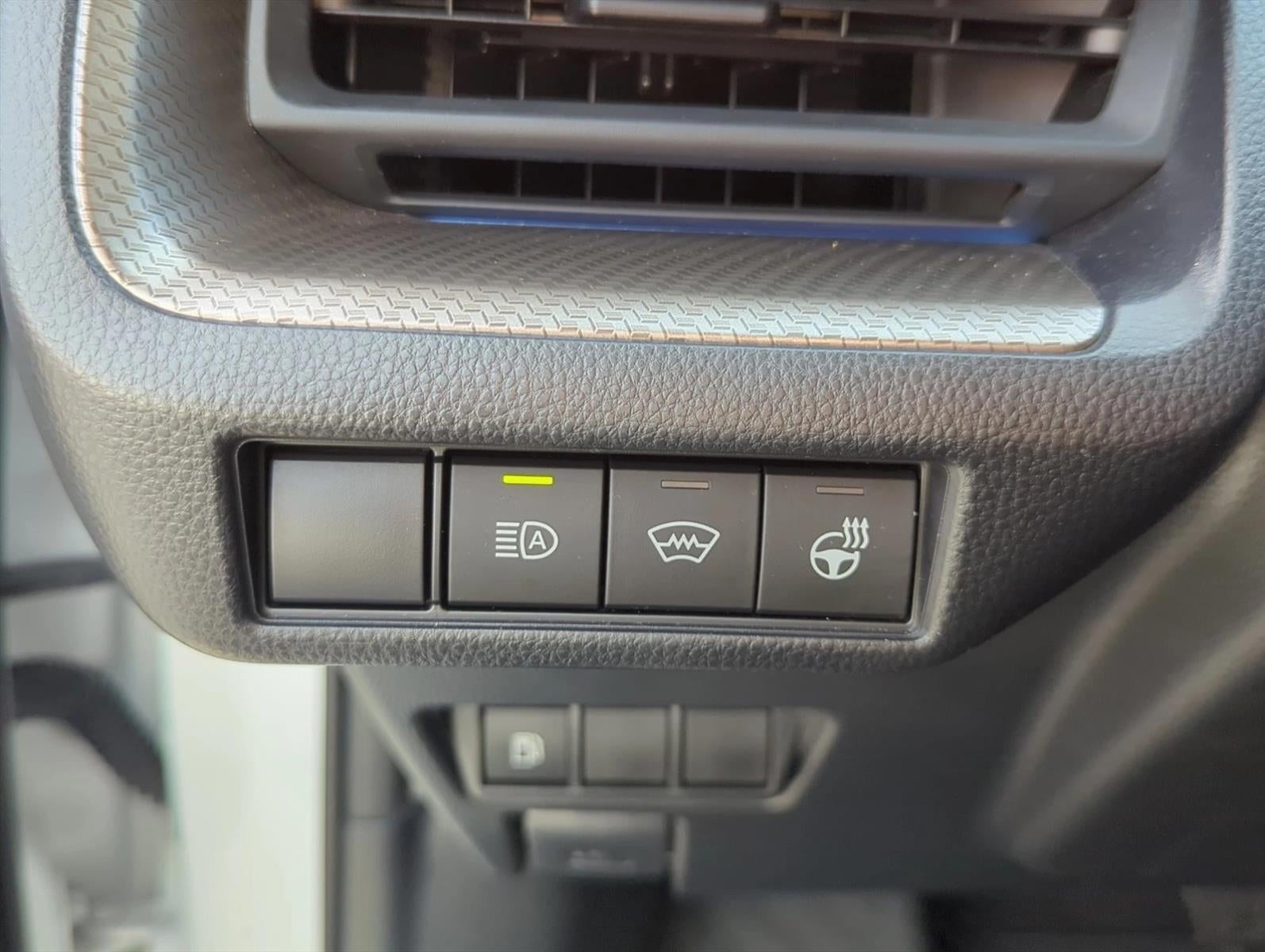 2025 Toyota Prius XLE (Natl)