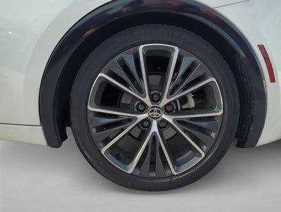 2025 Toyota Prius XLE (Natl)