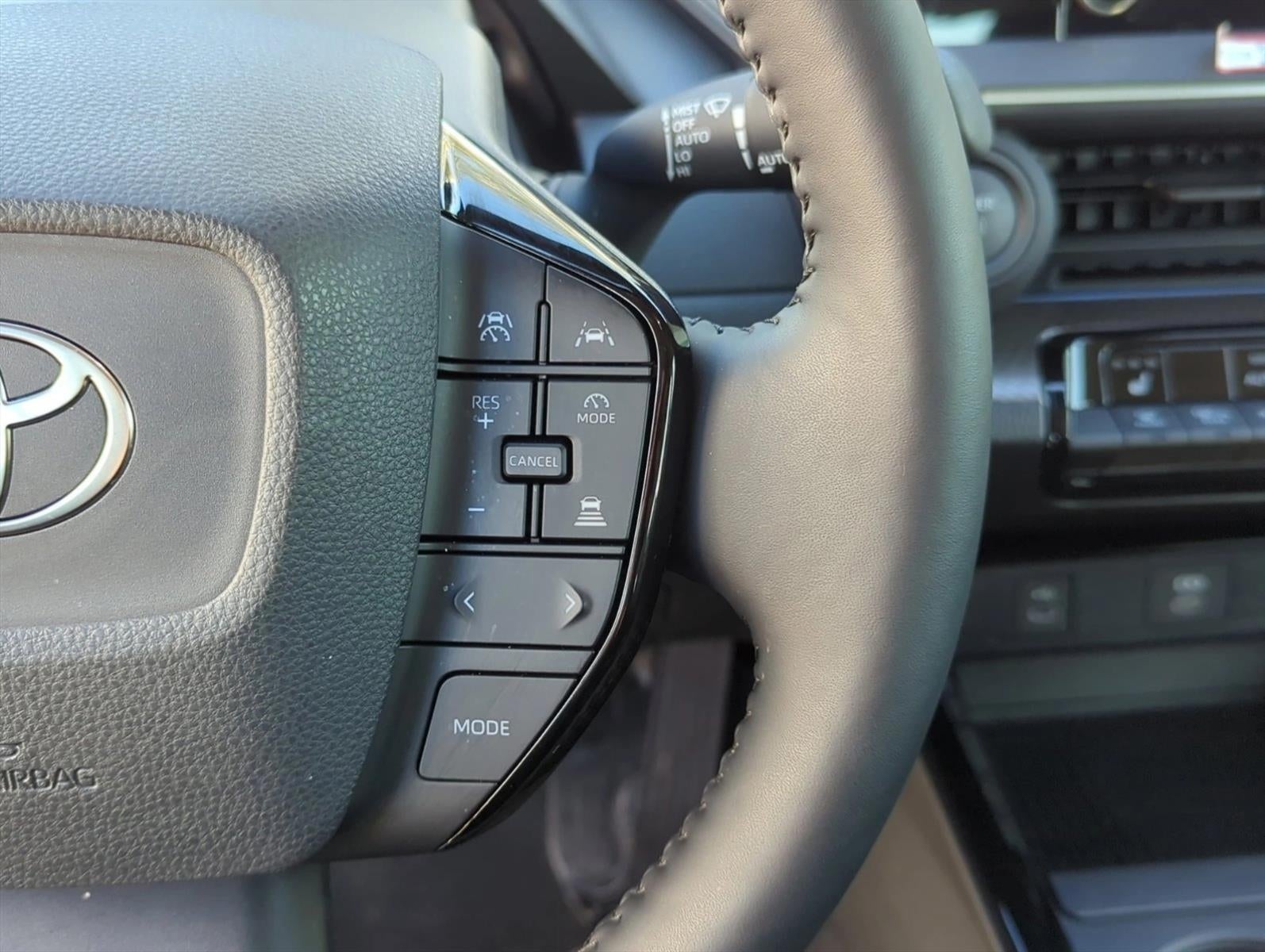 2025 Toyota Prius XLE (Natl)