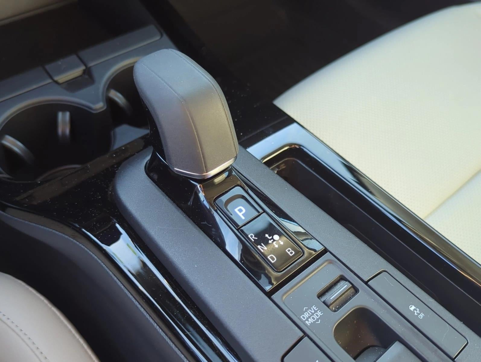 2024 Toyota Prius XLE (Natl)
