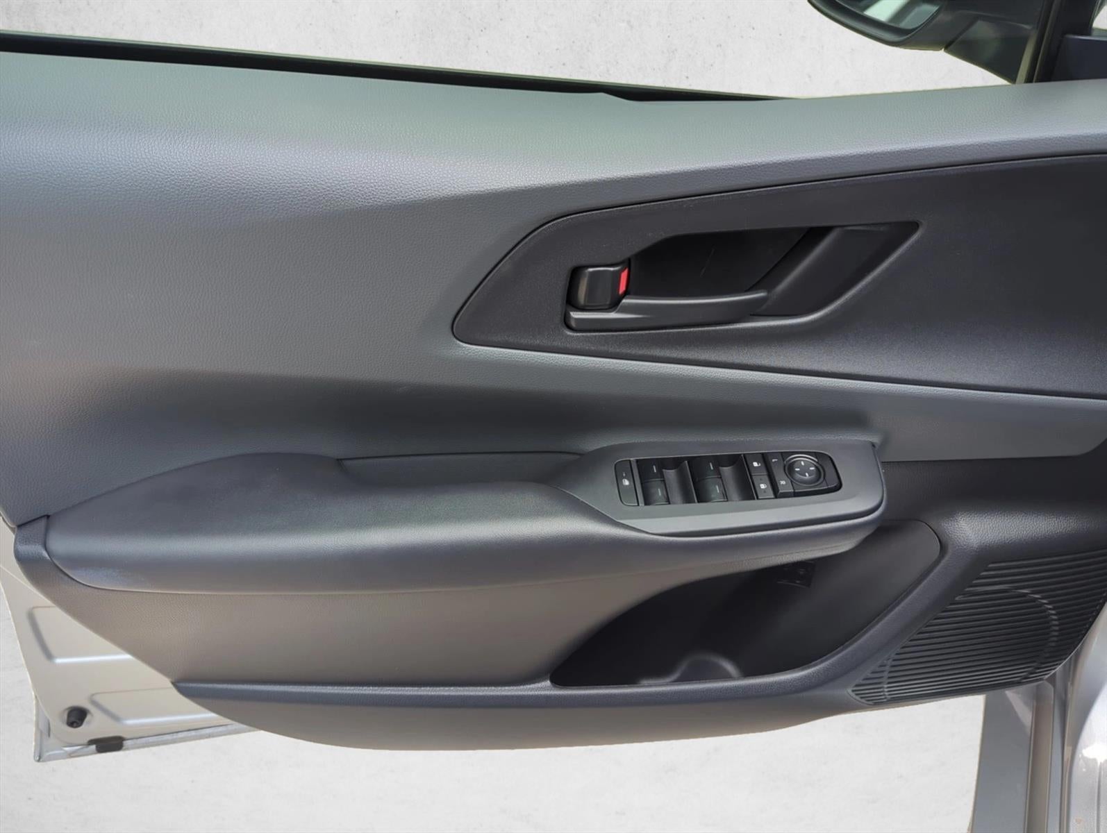 2025 Toyota Prius LE (Natl)