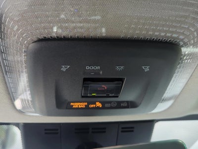 2025 Toyota Prius LE (Natl)
