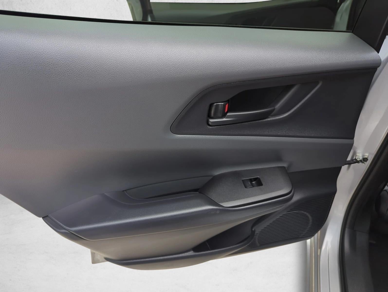 2025 Toyota Prius LE (Natl)