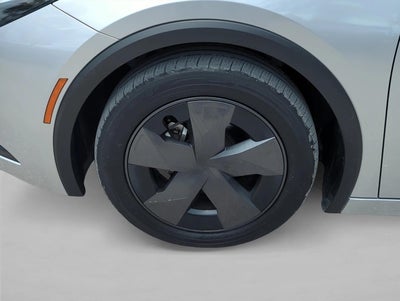 2025 Toyota Prius LE (Natl)