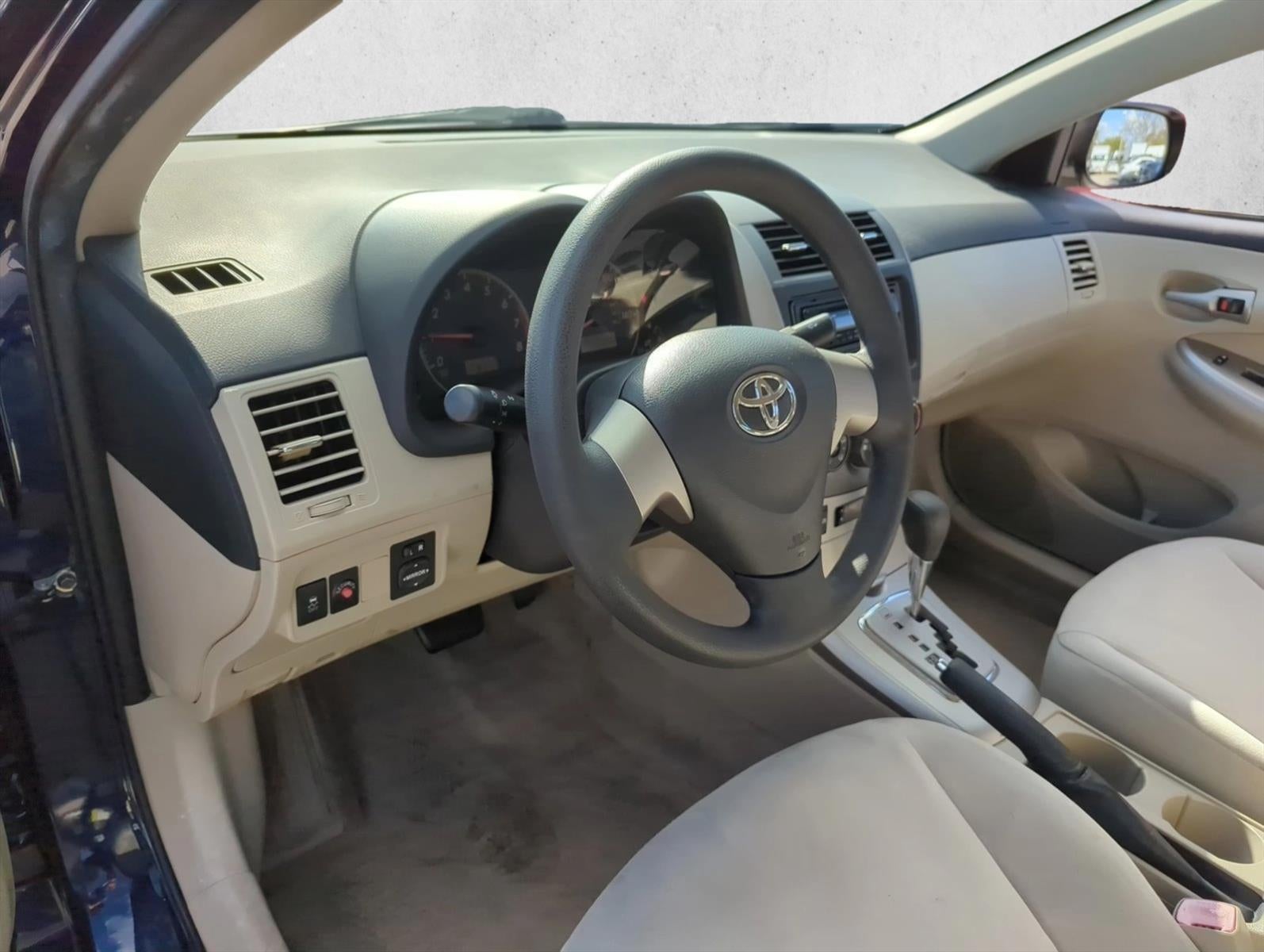 2011 Toyota Corolla 4dr Sdn Auto LE (Natl)