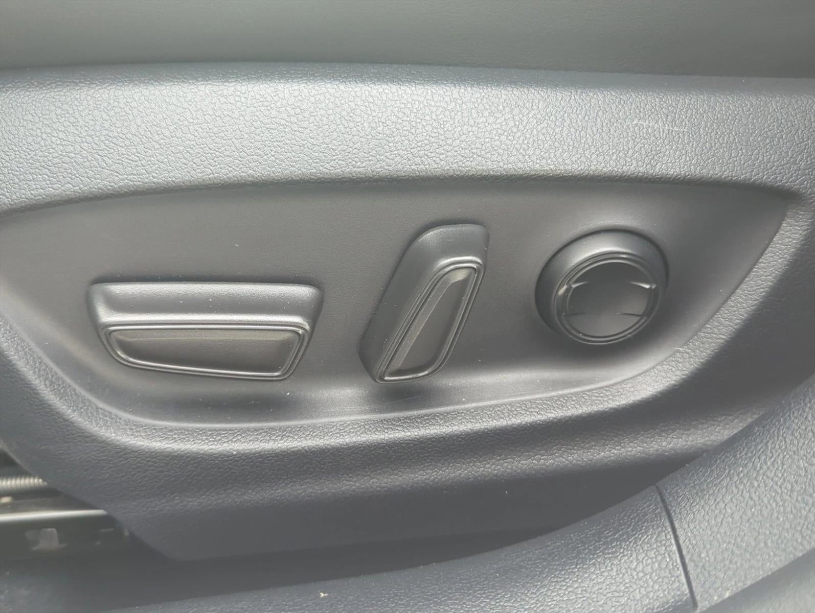 2021 Toyota Prius XLE (Natl)