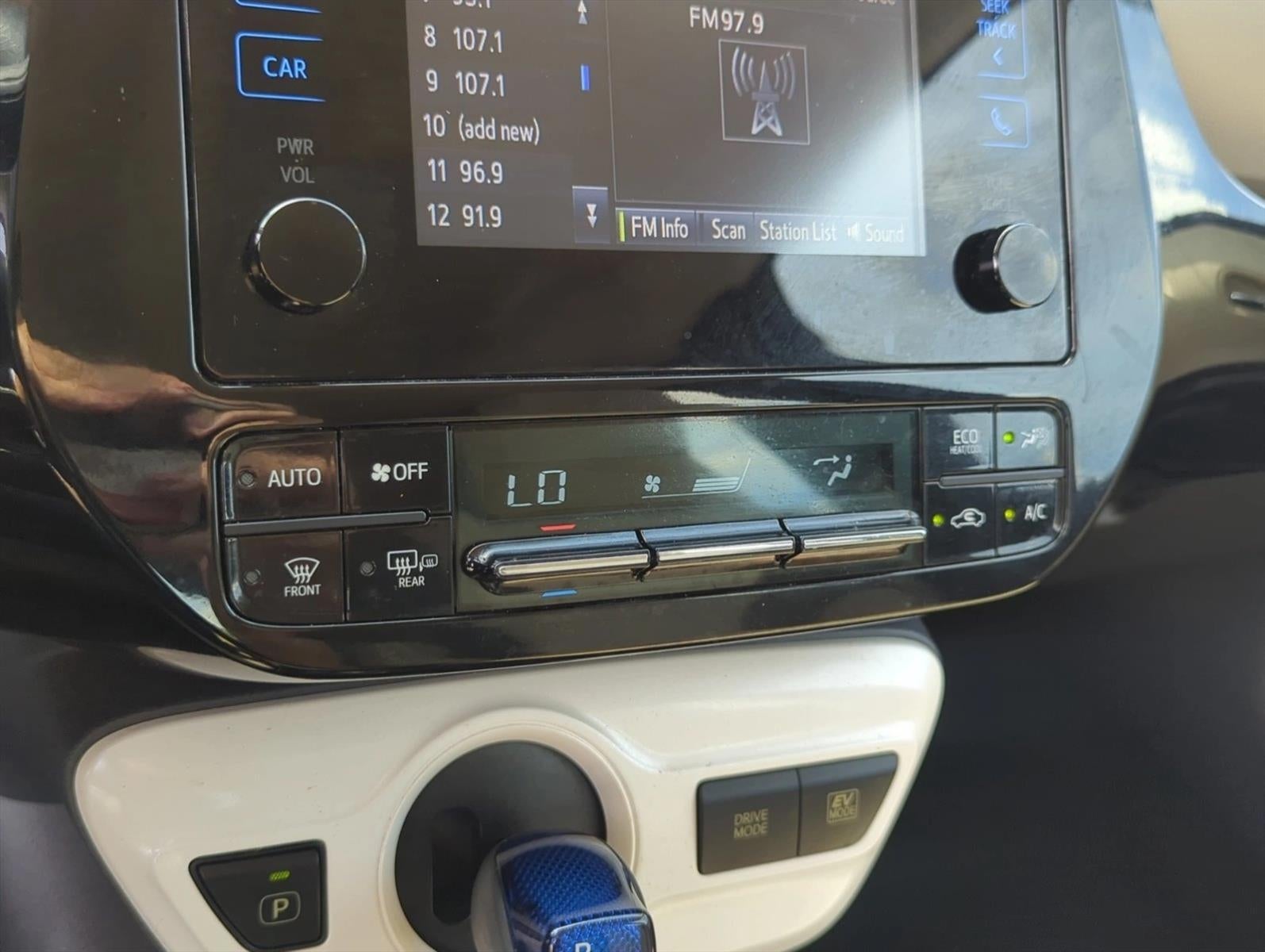 2016 Toyota Prius 5dr HB Two Eco (Natl)