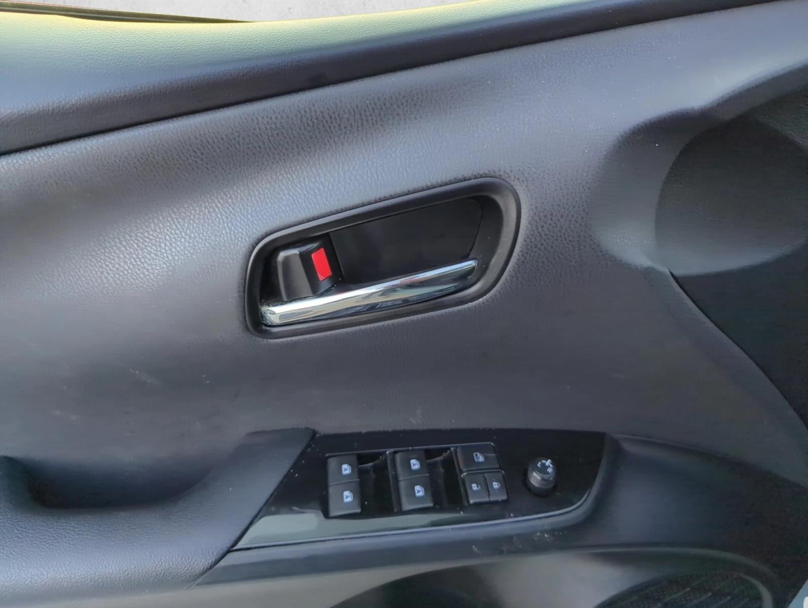 2017 Toyota Prius Three Touring (Natl)