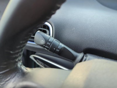 2017 Toyota Prius Three Touring (Natl)