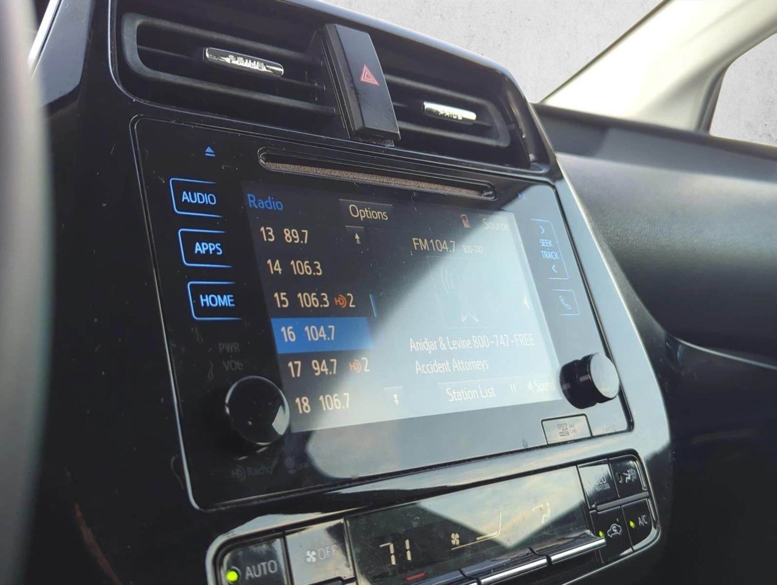 2017 Toyota Prius Three Touring (Natl)