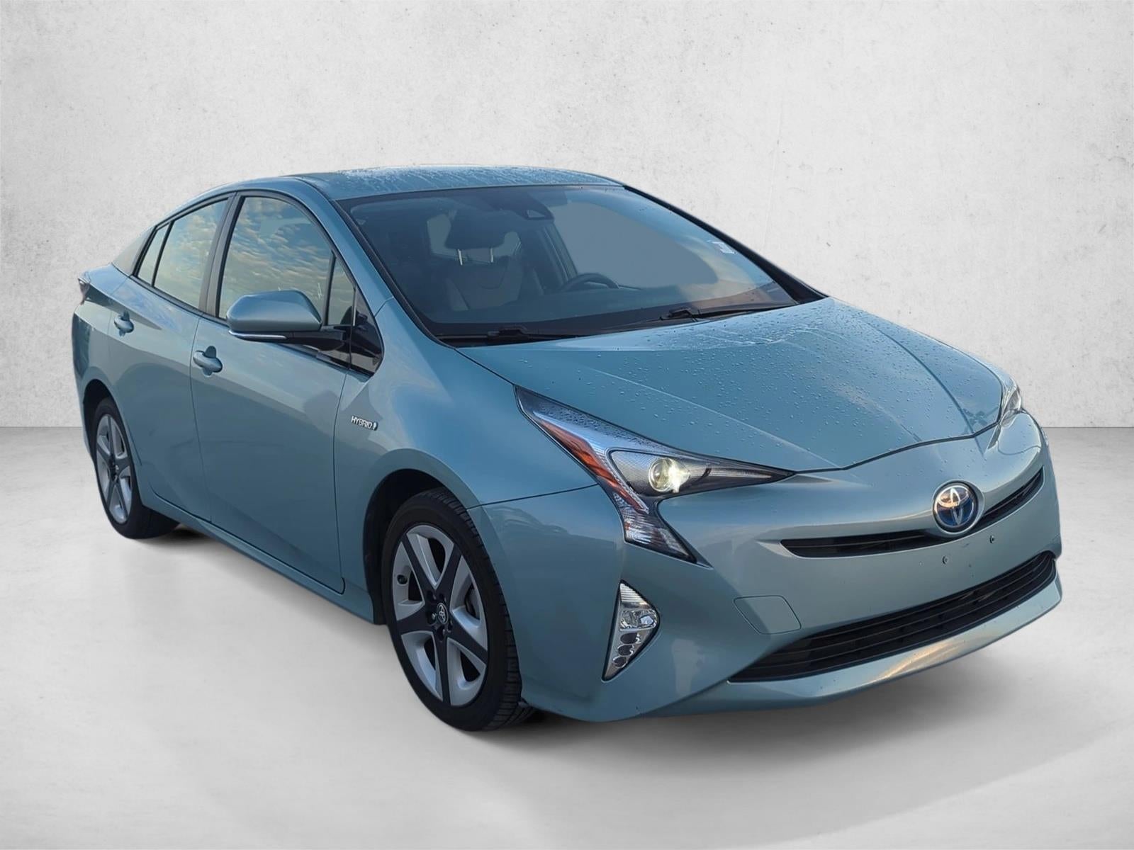 2017 Toyota Prius Three Touring (Natl)