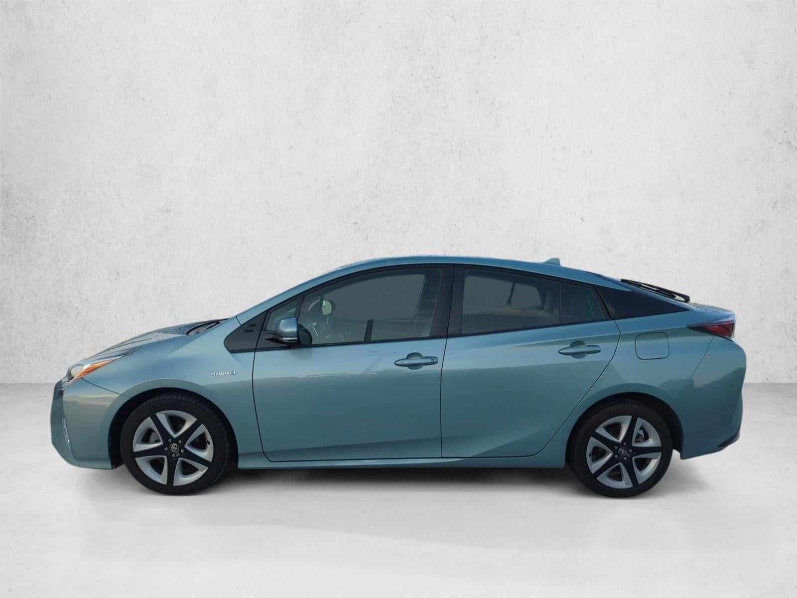 2017 Toyota Prius Three Touring (Natl)