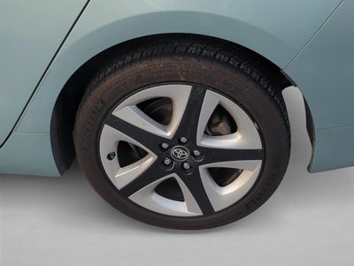 2017 Toyota Prius Three Touring (Natl)