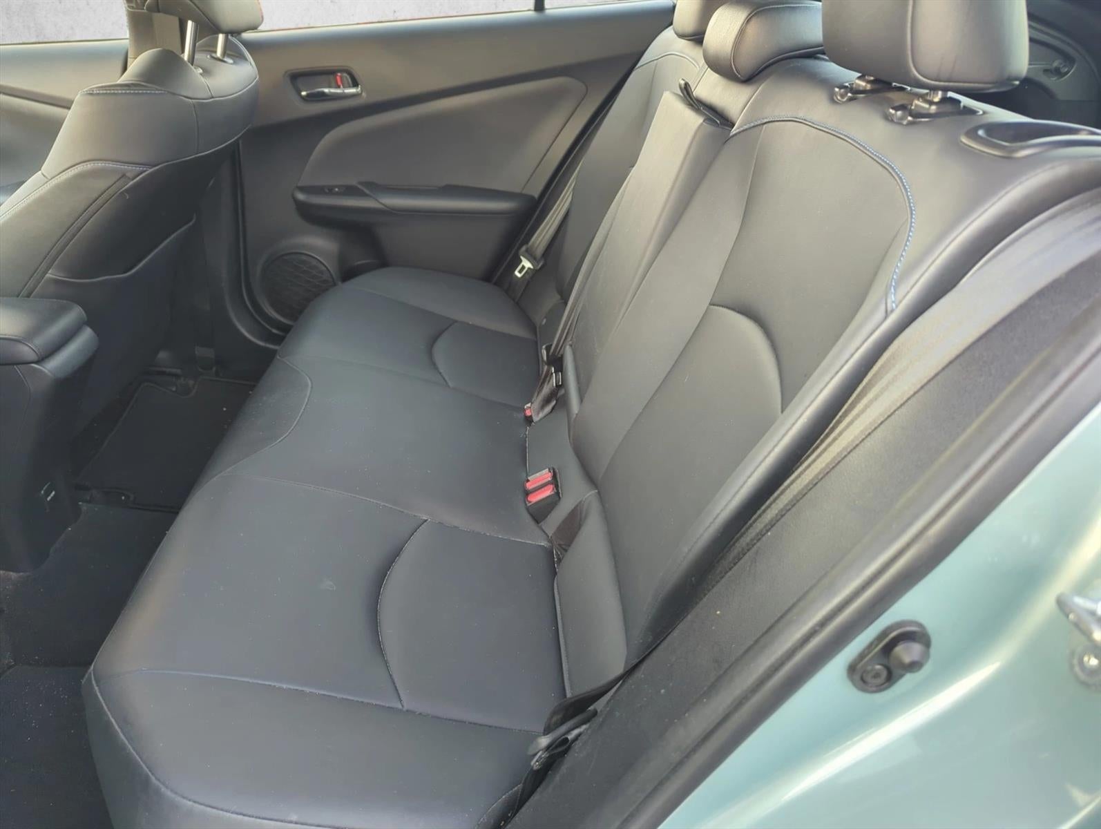 2017 Toyota Prius Three Touring (Natl)