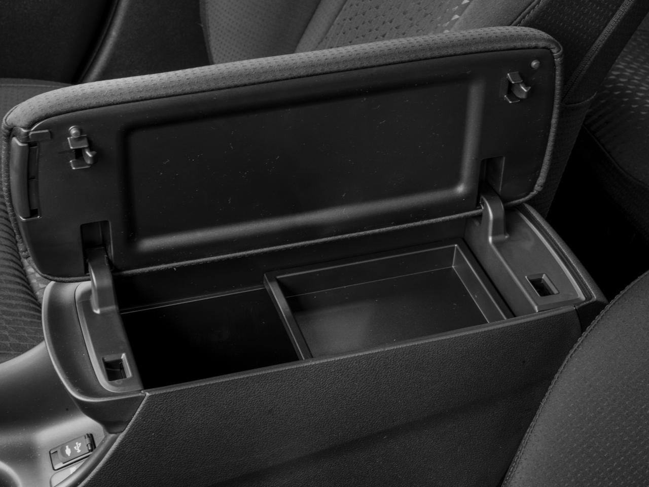 2016 Toyota Prius 5dr HB Two Eco (Natl)