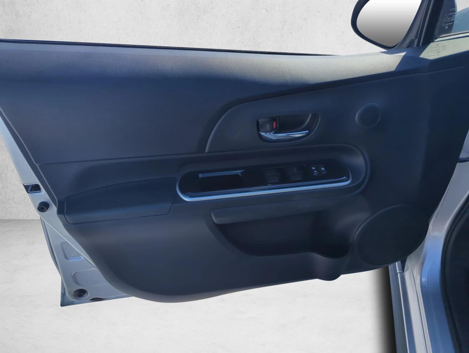 2018 Toyota Prius c Two (GS)