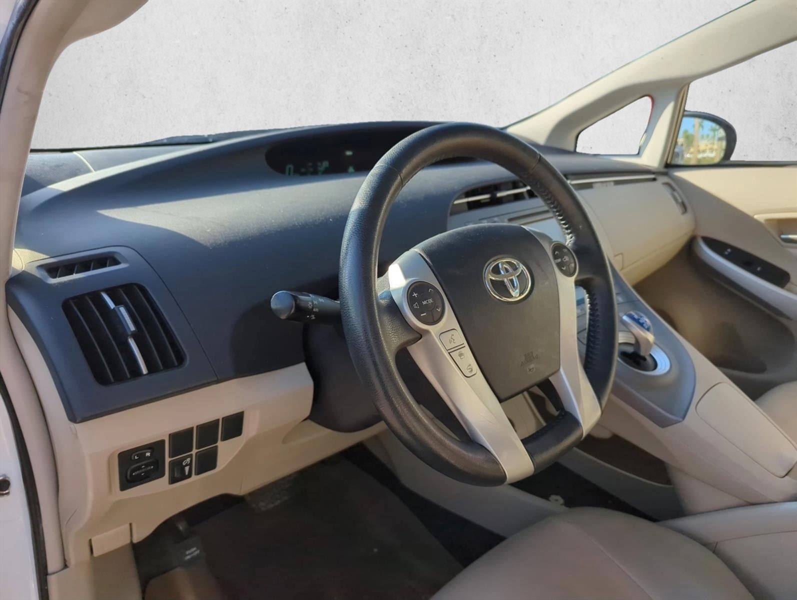 2014 Toyota Prius 5dr HB Four (Natl)
