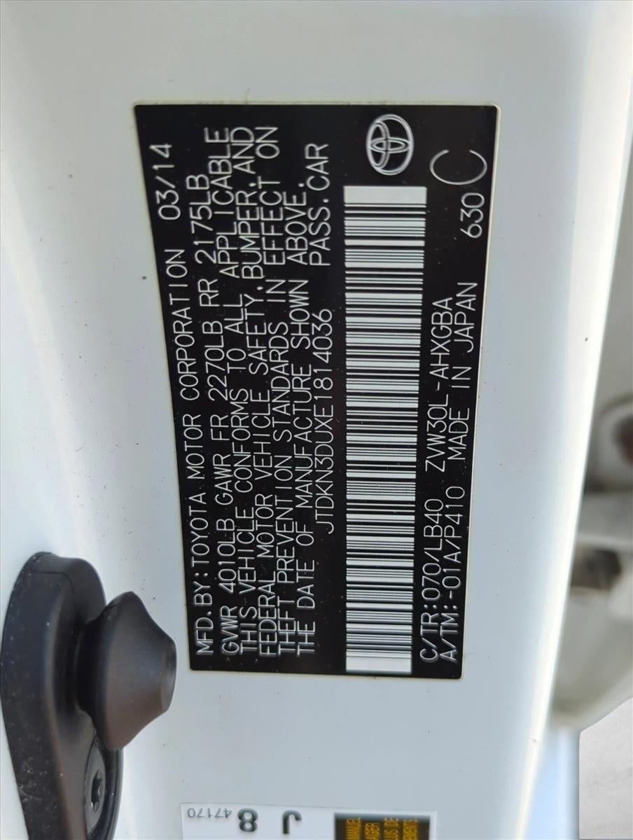 2014 Toyota Prius 5dr HB Four (Natl)