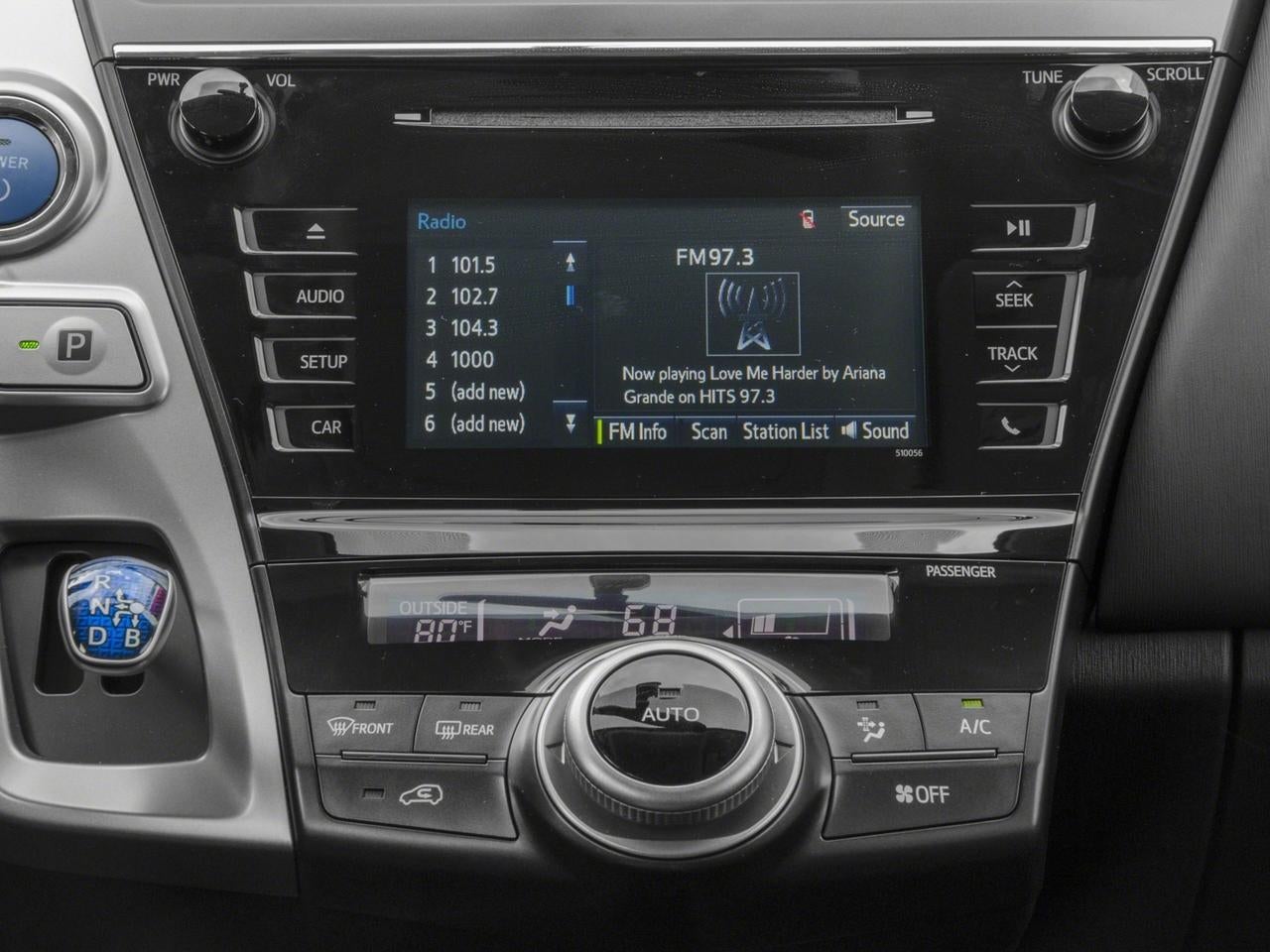 2017 Toyota Prius v Two (Natl)