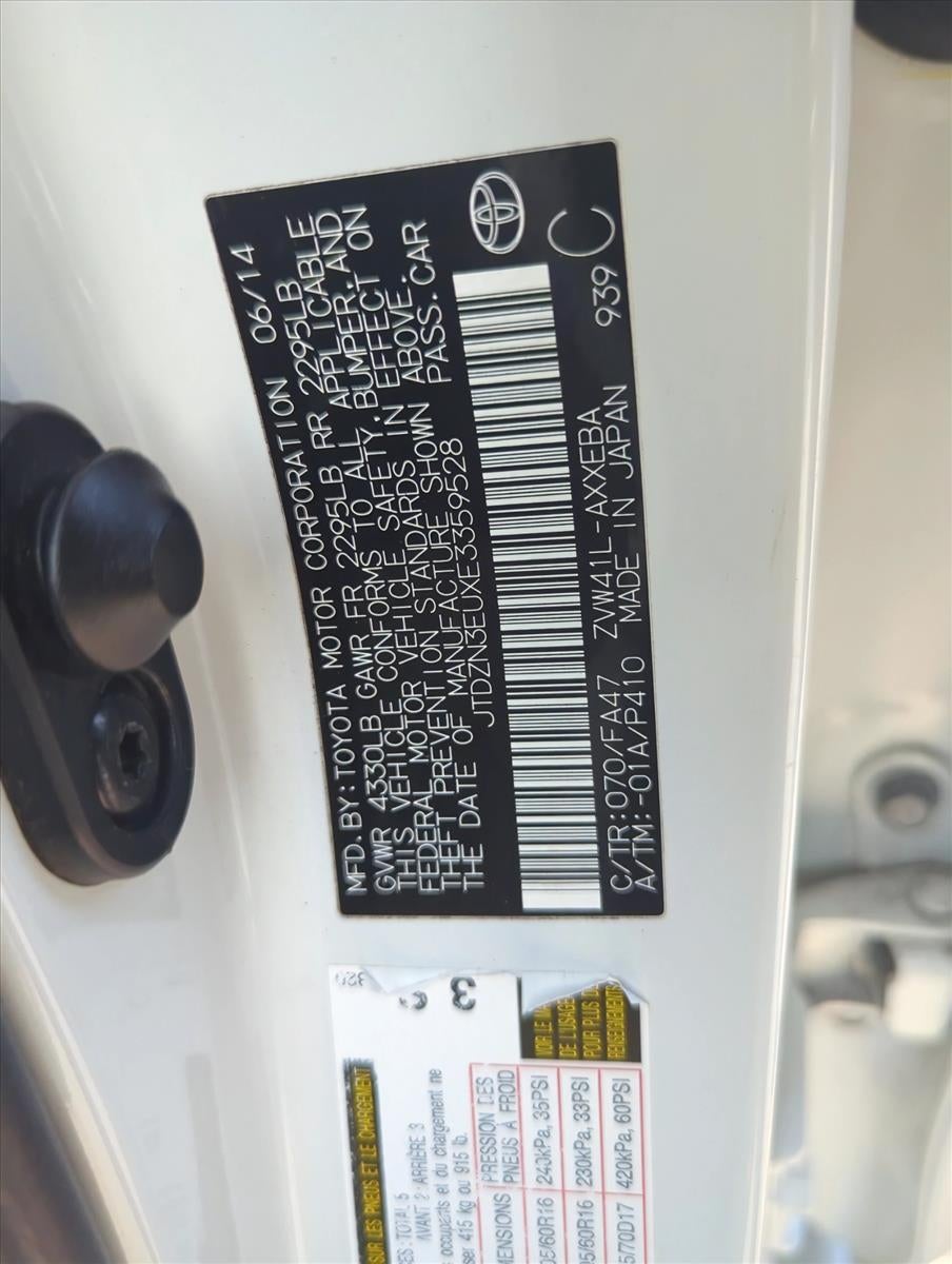 2014 Toyota Prius v 5dr Wgn Three (Natl)