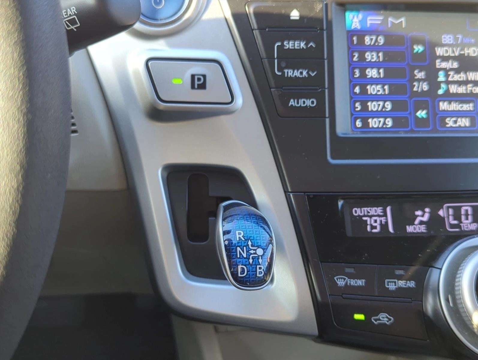 2014 Toyota Prius v 5dr Wgn Three (Natl)
