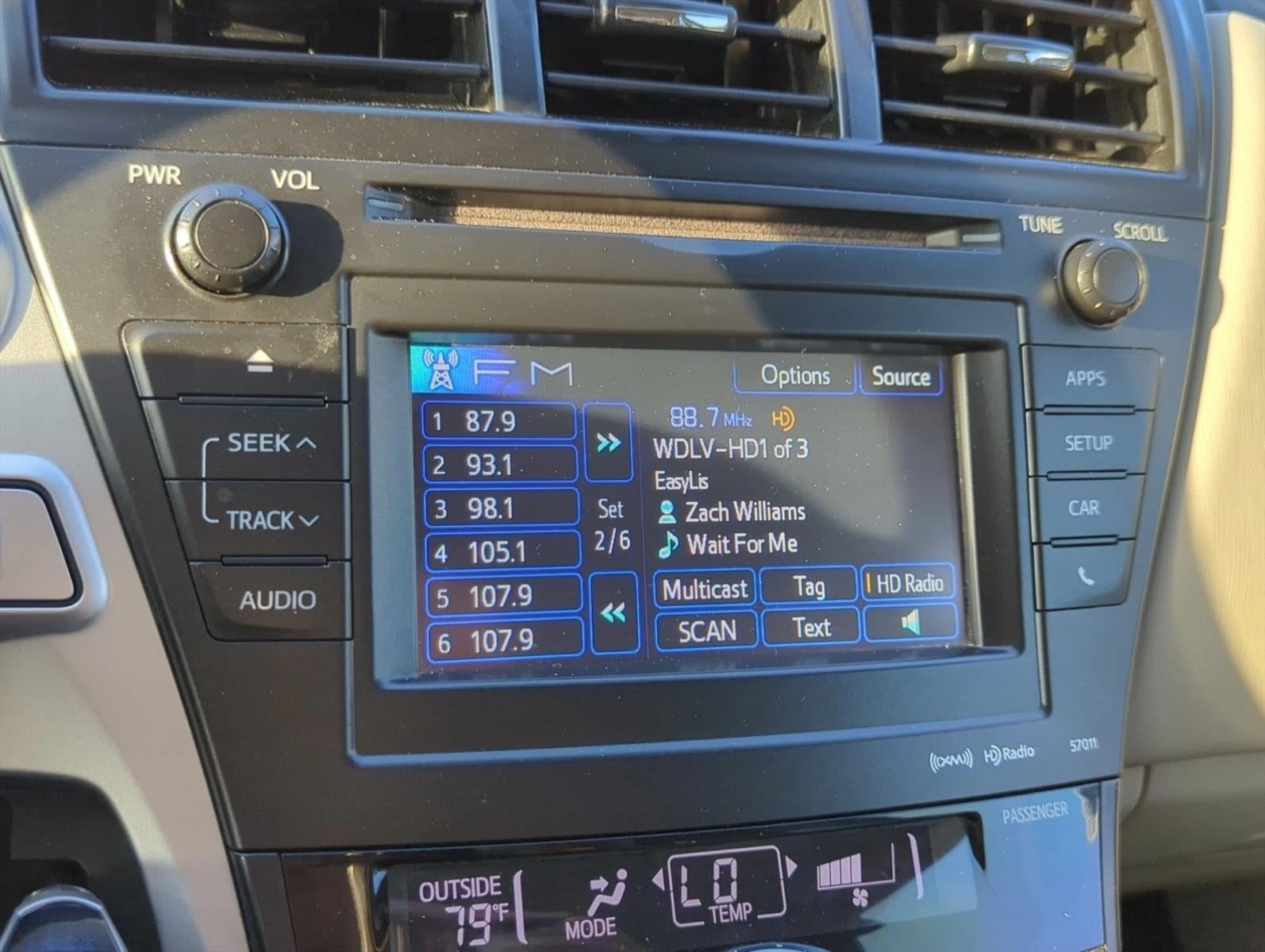 2014 Toyota Prius v 5dr Wgn Three (Natl)