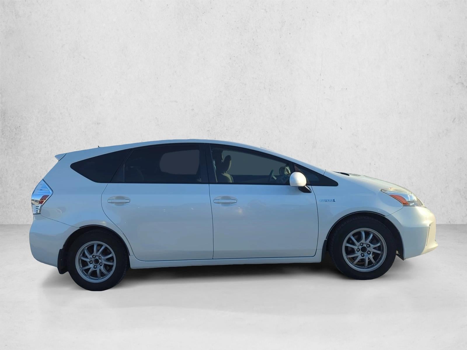 2014 Toyota Prius v 5dr Wgn Three (Natl)