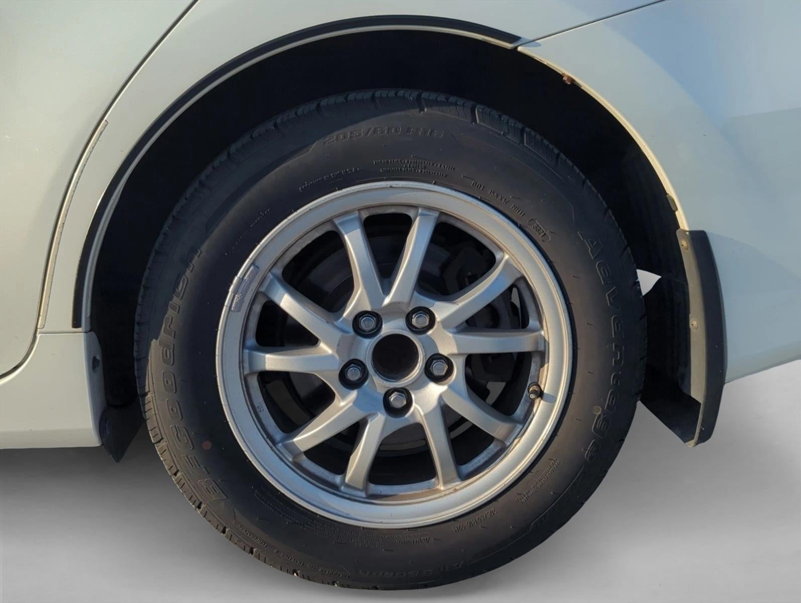 2014 Toyota Prius v 5dr Wgn Three (Natl)