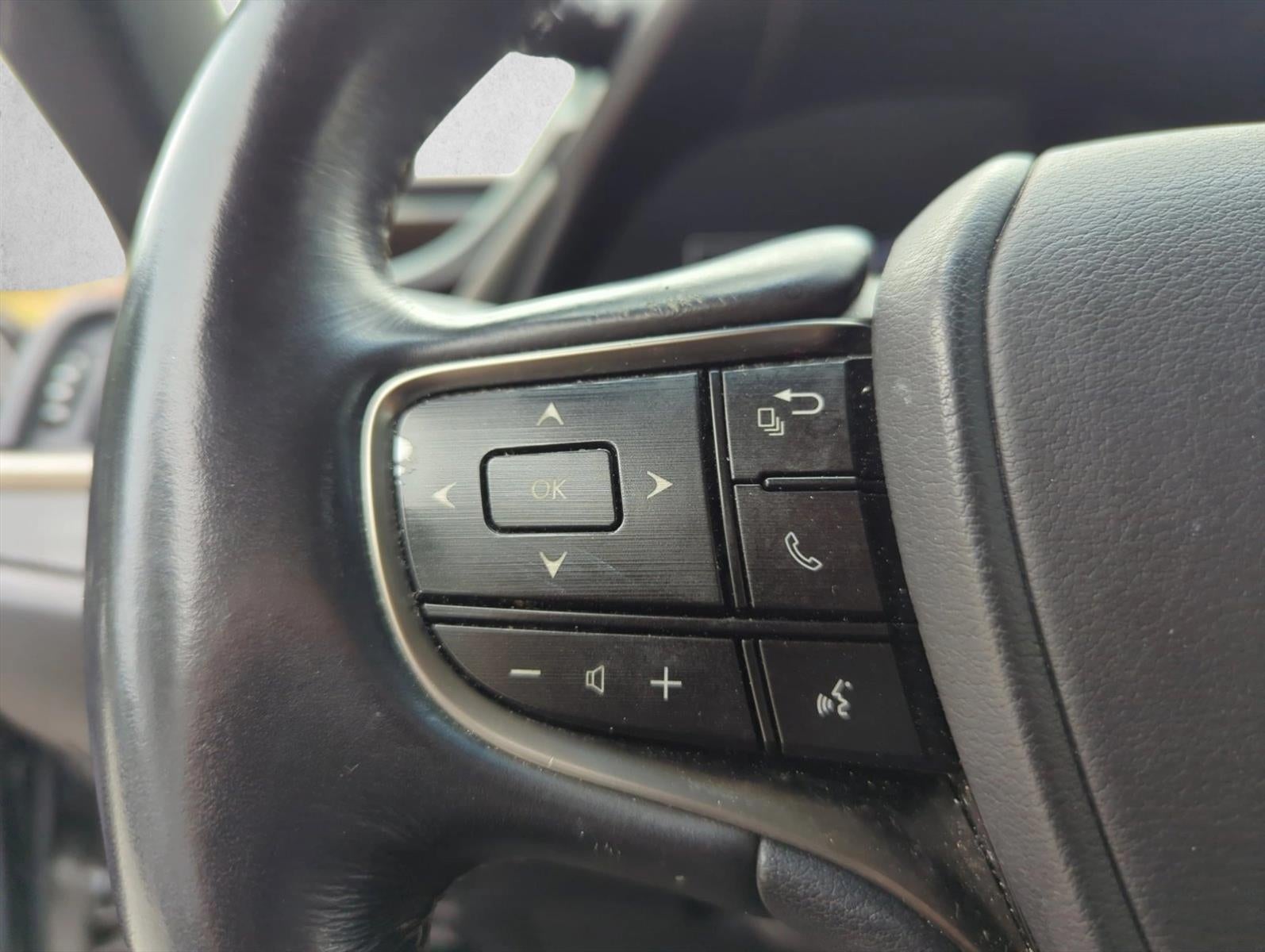 2019 Lexus ES 300h Luxury FWD