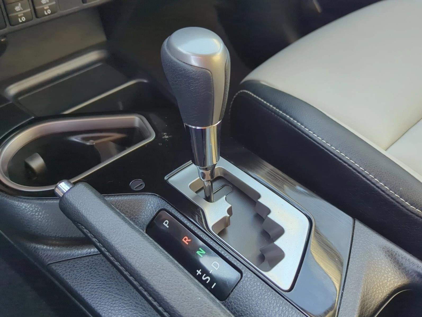 2017 Toyota RAV4 Hybrid Limited AWD (Natl)