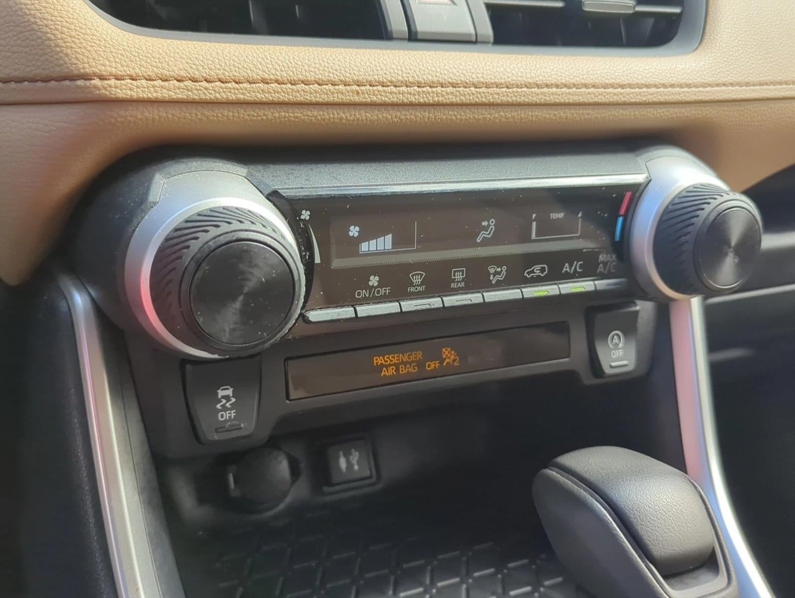 2019 Toyota RAV4 LE AWD (Natl)