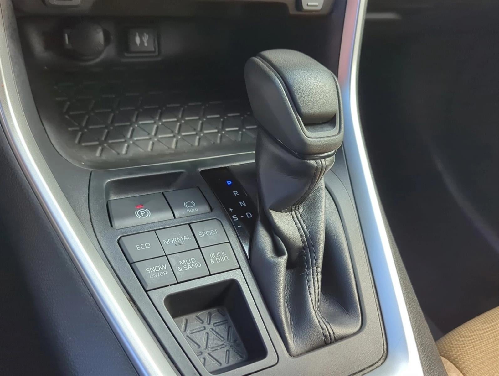 2019 Toyota RAV4 LE AWD (Natl)